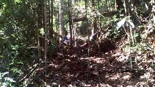 preview picture of video 'JALAN BARU BELUM SIAP SEPENUH NYA .................BAKAL MENANTI ( DI GUNUNG LAMBAK )'