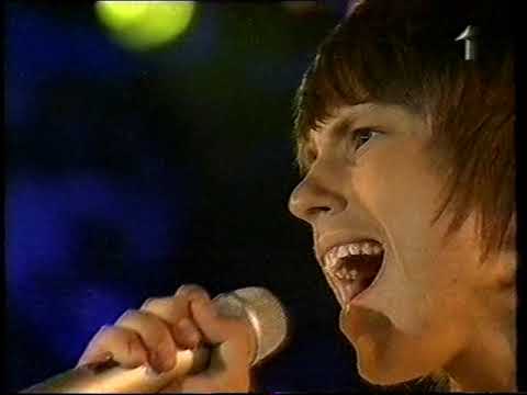 ''Nepiesauc mani vēl''