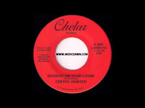 Cheryl Hunter - Hooked On Your Lovin' [Chelar] Synth Boogie 45 Video