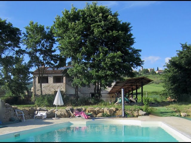 Ref. CD634 Lago Trasimeno area: restored farmhouse with pool