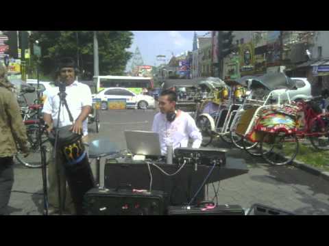 MTV Musisi Jalanan "Tombo Ati / Obat Hati" - OPICK Cover