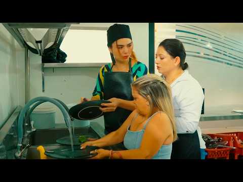 Her date made her pay half the bill - Luz María