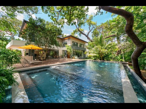 The Jill Zeder Group presents 1555 S Miami Ave