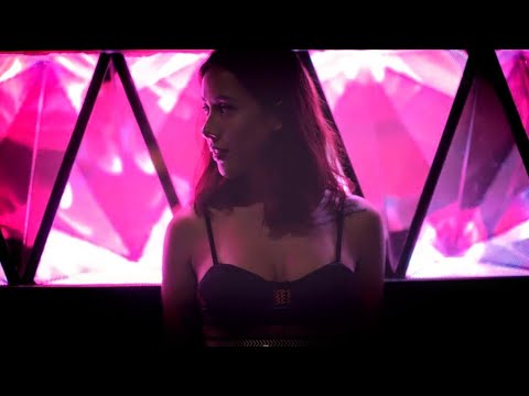 DJ PATRICIA SCHULDTZ at RITZ CARLTON, BALI || DJ LOW - FLO RIDA X RAINMAN X BATBABAT