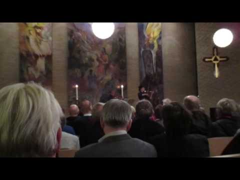 Kim Sjøgren og Villads spiller Ole Bulls 'Sæterjentens søndag'