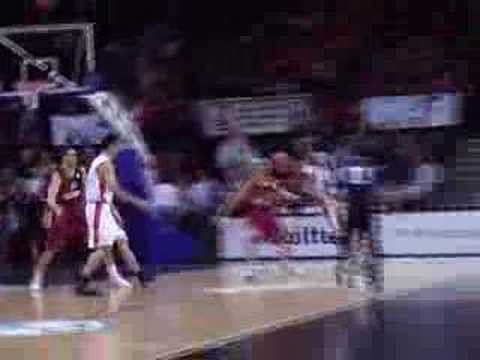 11 04-12-07 BCO-Red Star Belgrado - Elvir Ovcina met een moo