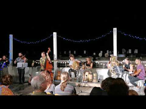 קח תאכל 164 אנסמבל תיג'וואל בהופעה