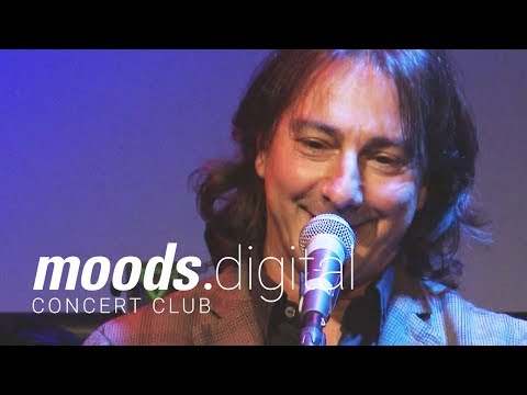 Live at Moods: Pippo Pollina – Palermo Acoustic Trio «Il Sole Che Verrà»