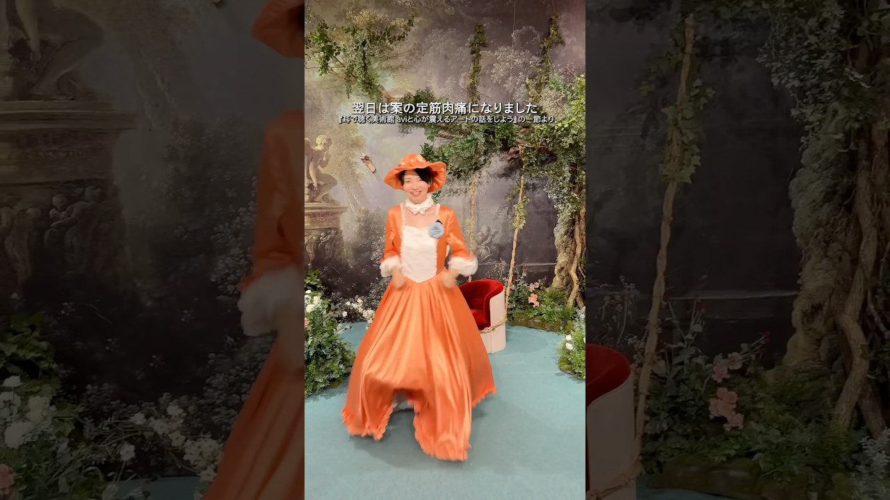 本をチラ見せ！初めての著書が発売されました