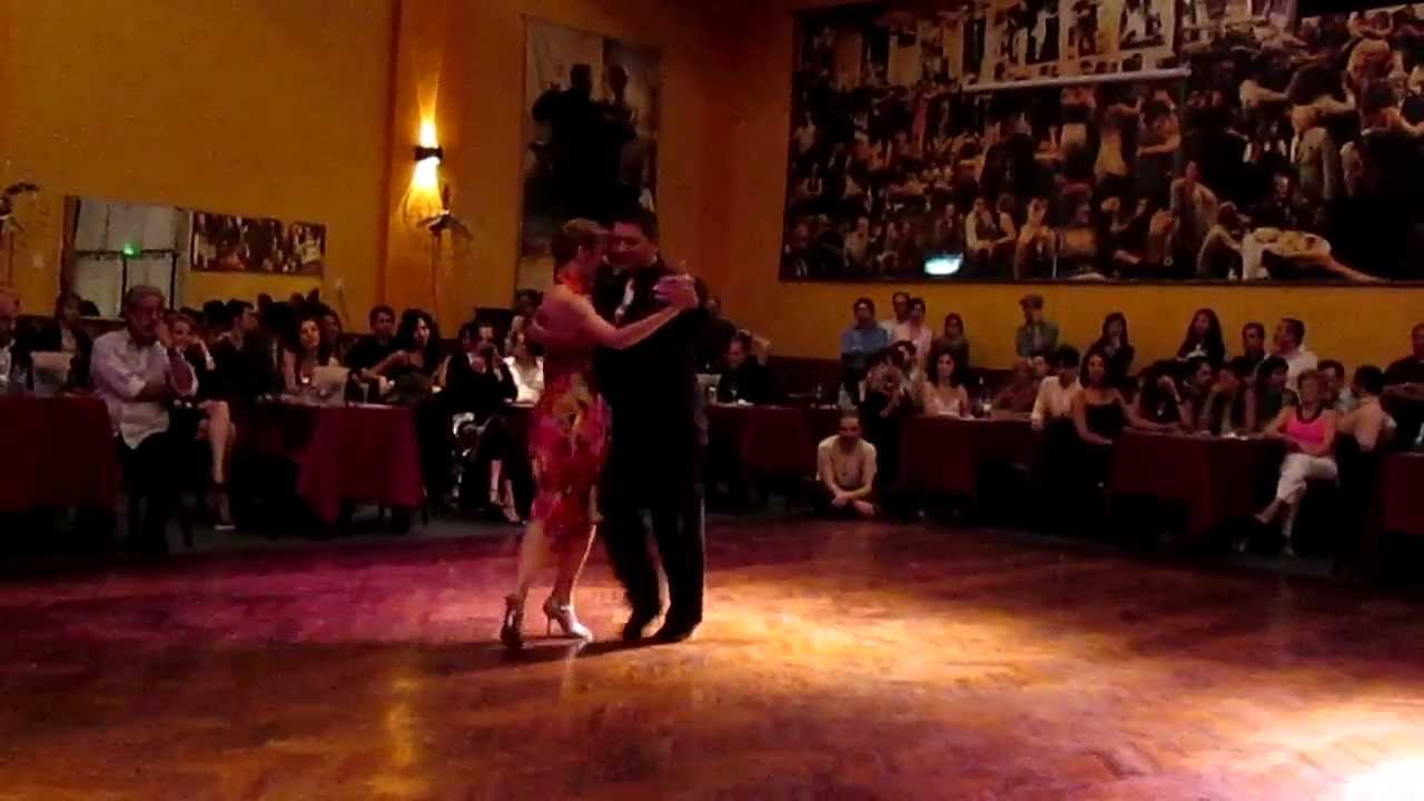 RICARDO CALVO Y SANDRA MESSINA - EXHIBICION DE TANGO - SALON CANNING - MILONGA PARAKULTURAL
