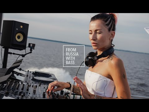 LADY WAKS ||| FROM RUSSIA WITH BASS #006