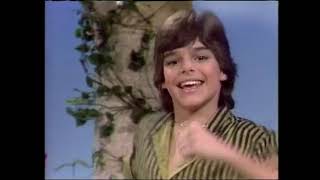 Menudo on Sesame Street - Gotta Get on Movin&#39;