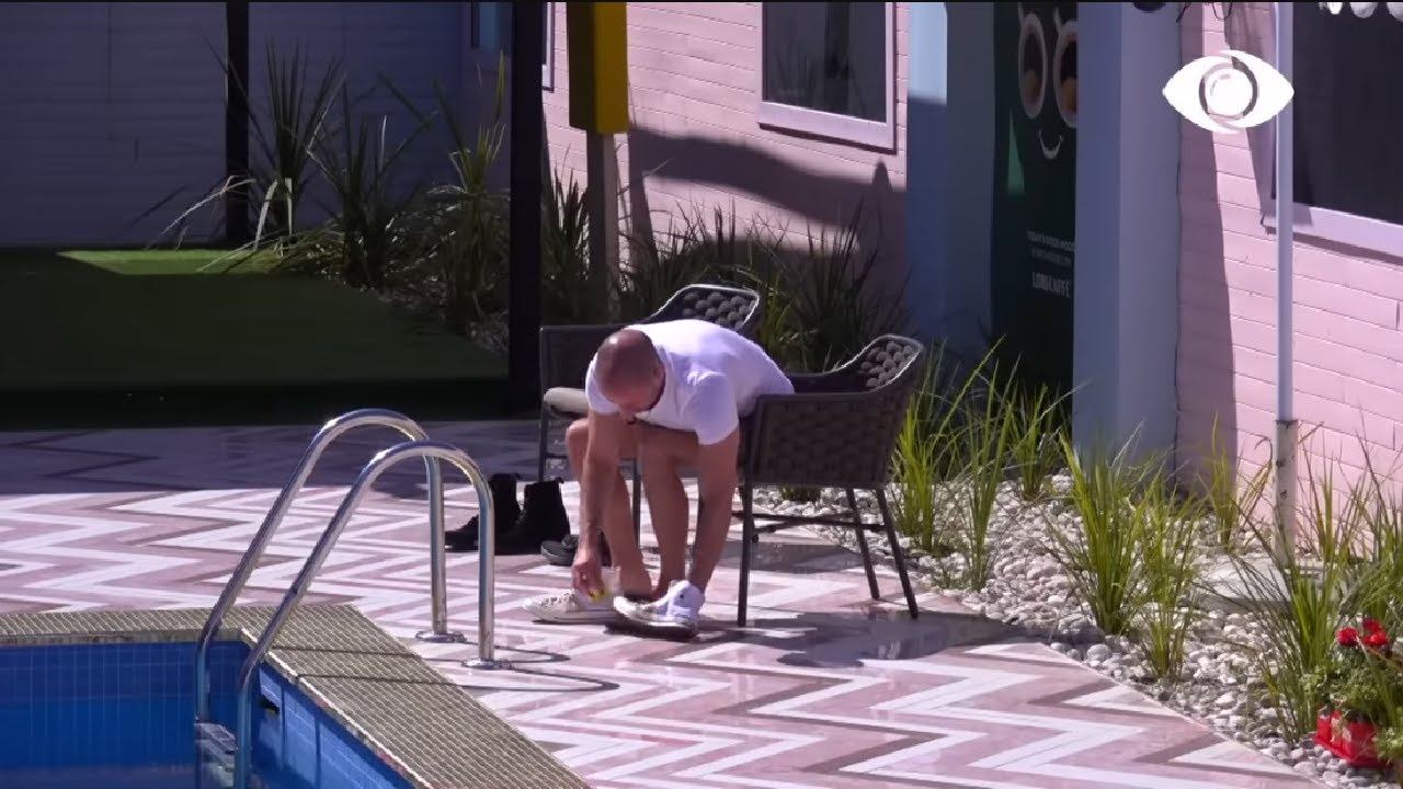 Çohu me të mirë/ Keisi i drejtohet Kristit: Je ulur te shapkat e mia