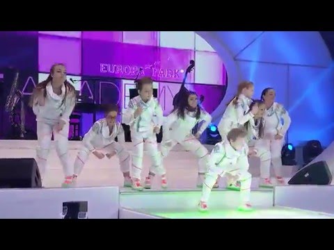 EPTA Auftritt Showeröffnung Miss Germany Wahl 2016, Josefine Rickmers am Vertikaltuch, The K.-Crew