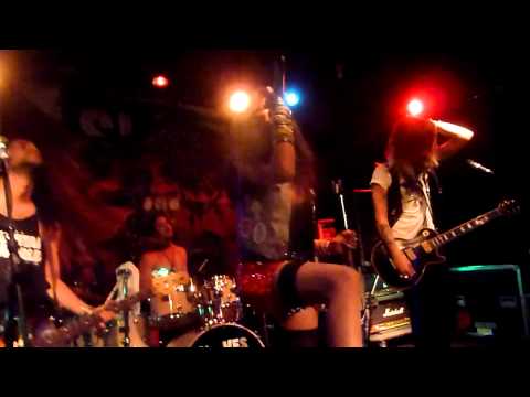 Diemonds - Trick Or Treat/Loud N' Nasty (Live In Montreal)