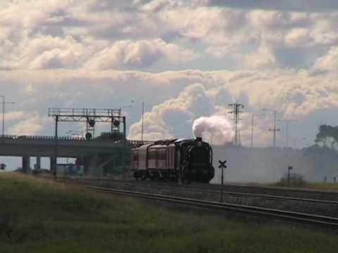3 trains in 8 minutes at Corio 9/5/10