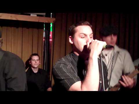 Holy Heads [Live @ Universal Bar And Grill] - The Mighty Regis