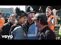 Billy Bragg - Saffiyah Smiles (Lyric Video)