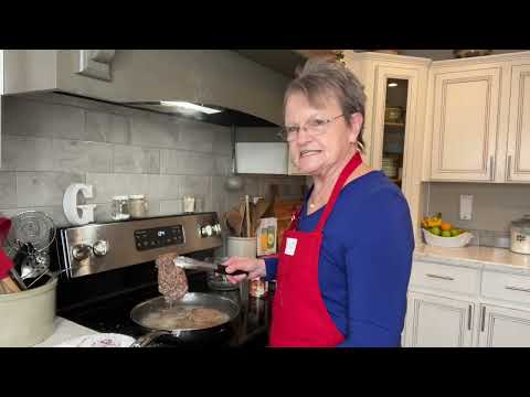 How to make the best crockpot cubed steak for your family | Easy crockpot dinner