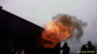 preview picture of video '2012121807 Real fire training combustion container'