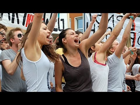 BITTE NACH MITTE! | Trailer deutsch german [HD]