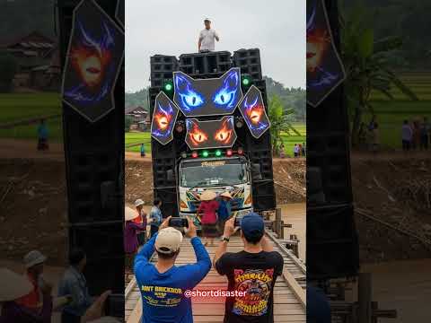 TERJEBUR SUNGAI!!! Truk Sound horeg oleng terjebur Sungai #disaster #soundhoreg #trukoleng #audio