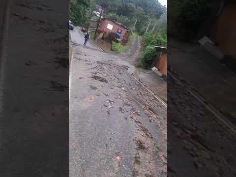 MORADOR MOSTRA A SITUAÇÃO NA FAVELA DO JUSTINOS