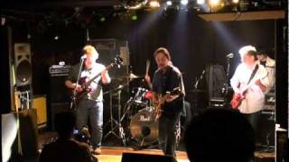 Travellin&#39; In The Dark　Mountain cover