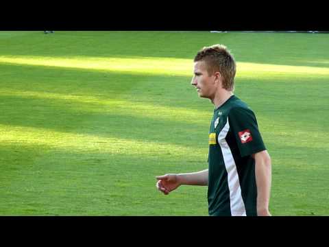 Bochum : Gladbach Relegation 25.05.2011 /  Marco Reus macht sich warm...