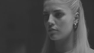 Musik-Video-Miniaturansicht zu Wasting My Young Years Songtext von London Grammar