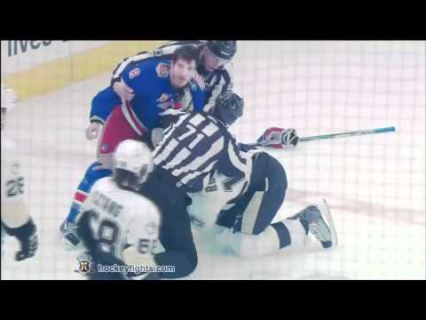 Michael Rupp vs Brandon Prust