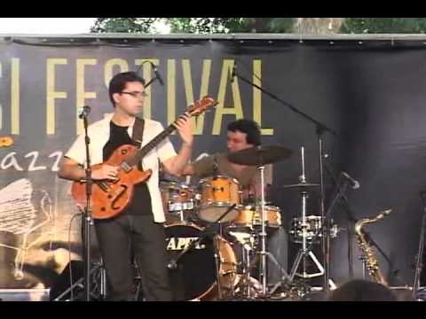 Matheus Rodrigues Septeto - Because (ao vivo no Savassi festival 2010, evento principal)