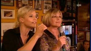 Ina Müller und Mary Roos mit einem traurigen Lied