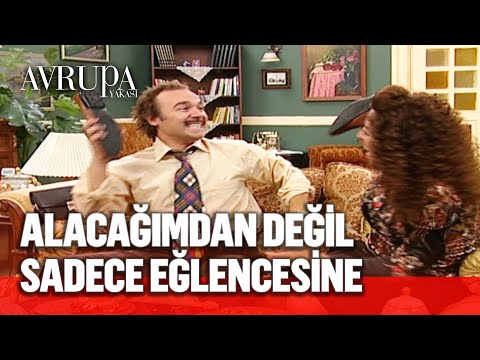 Burhan ayakkabıları haşat edene kadar kullanıyor - Avrupa Yakası