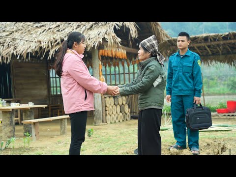 Tu Cam half einer obdachlosen älteren Frau und machte so aus einer Fremden ein Familienmitglied.