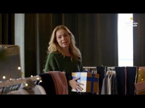 Froukje de Both steekt twee sterke meiden een hart - RTL 4'S ONVERGETELIJKE FEESTDAGEN