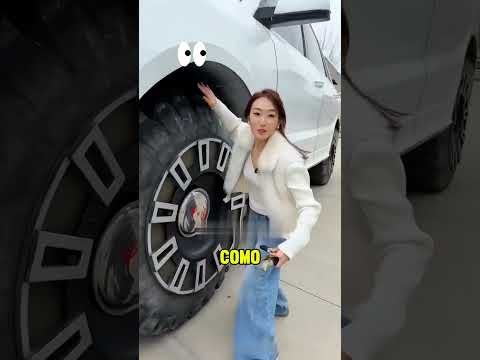 ¡El coche de esta mujer es enorme! 🚗😲