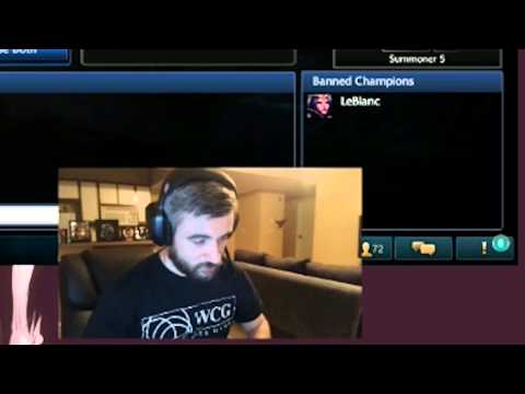 Rivington shoutcasting making a sandwich