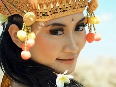 Denpasar Moon _ Remixed (With Lyric)