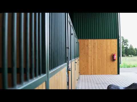 SENÍK A STÁJE MARTINICE