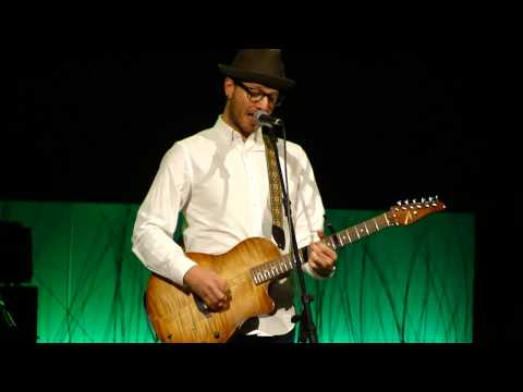 Chris August - Live Medley of Audience-Request Song