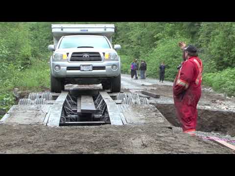 JAMIE USES FLATBED TO HELP STRANGERS CROSS THE RIVER! (2012) || Jamie Davis Towing