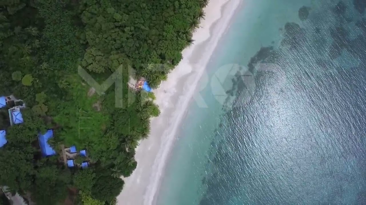 Playa y mar azul en Providencia