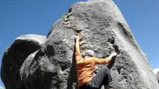 preview picture of video 'Bouldering in Castle Hill-The Ladder V0☆☆'