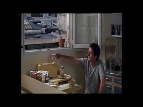 Daniel Auteuil -Le grill pain- le placard