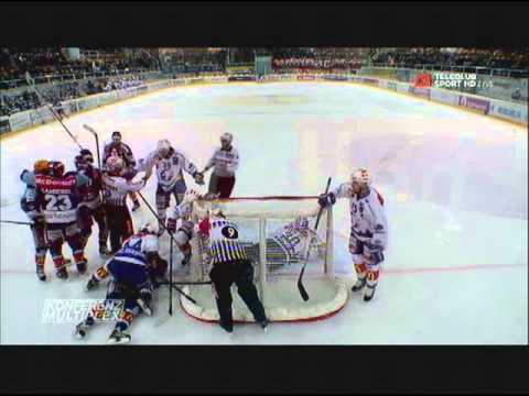 Auch ZSC bechunt ab und zue so kuriosi Tor über hihi