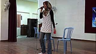 Download lagu Ainan Tasneem - Aku Suka Dia live @ SMK Seksyen 18, Shah Alam mp3