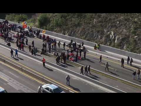 Live now | Catalan separatist group Tsunami Democratic block motorway | Directo de Esponal Catalonia
