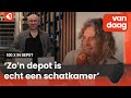 Edwin is opgezet: collectiebeheerder Museumfabriek viert 100-en-zoveelste aflevering In Depot