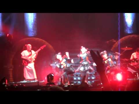Videoclip de KARATE (Live at Wembley) — BABYMETAL